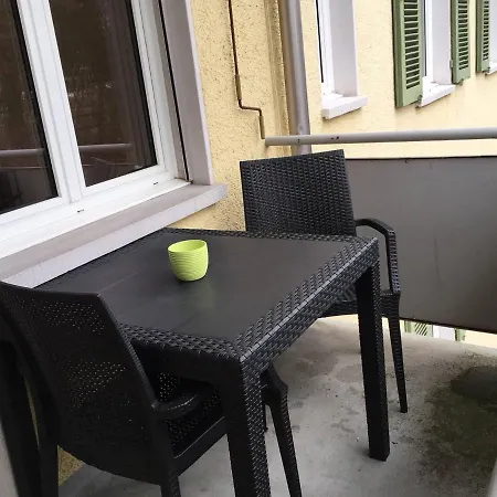 Apartment 2 Mit Balkon, Zentrale Ruhige Lage *